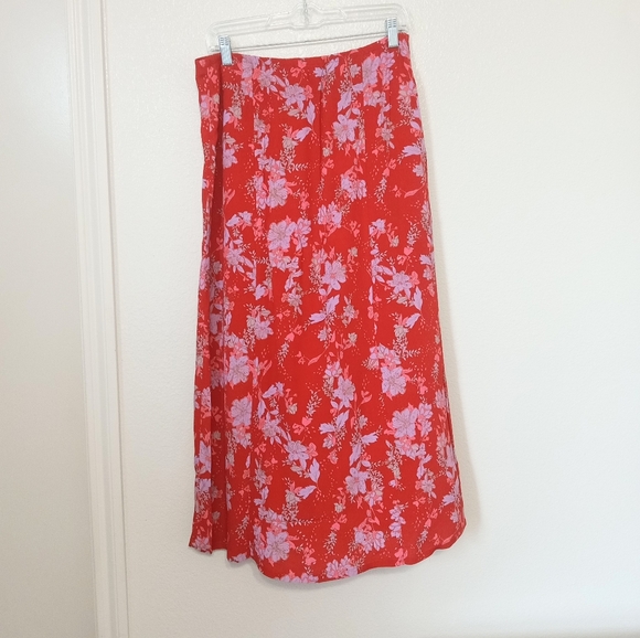 Chelsea & Theodore Red Floral Side Button Slit Printed Midi Skirt - Picture 6 of 8